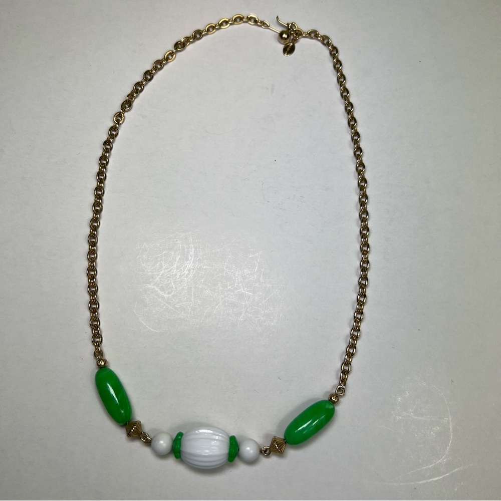 Vintage Signed AVON White/Green Lucite Beads Gold Tone - Picture 2 of 4